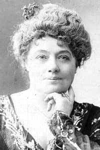 Rose Coghlan in Secrets of Paris