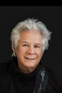 Víctor Heredia in Quiero volverme tiempo: Victor Heredia y Latinoamérica
