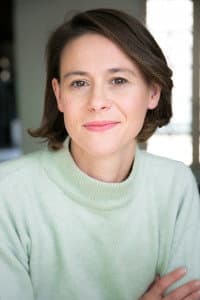 Julie Badoc in Voyage à Santarém