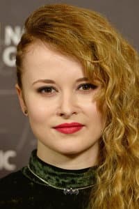 Shannon Tarbet in Dead Birds