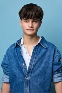 Izan Fernández in Invisible