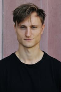 Oleg Tikhomirov in Arezo