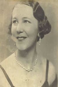 Betty Jumel in Demobbed