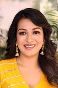 Catherine Tresa in Erra Bus