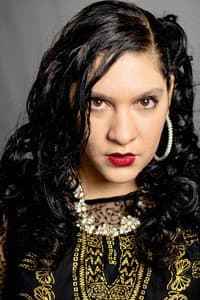 Deuandra T. Brown in Décolleté