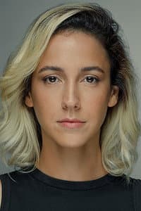 Camila Márdila in O Homem que Parou o Tempo