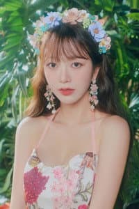 Kim So-hee in 성스러운 아이돌