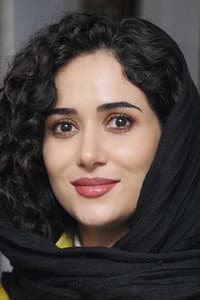 Parinaz Izadyar in متری شش و نیم