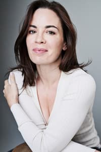 Eve Macklin in Culpa Mía: London