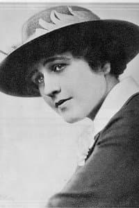 Gladys Hanson in The Straight Road