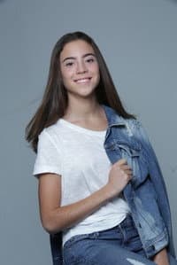 Isabella Clemesha in Hermanas