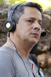 Julio Quinan in Theo, além da liberdade