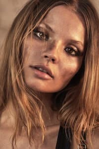 Magdalena Frackowiak in McQueen