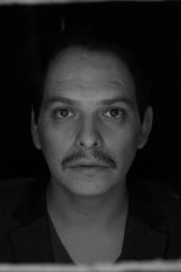 Julio César Álvarez in Amor-Didas