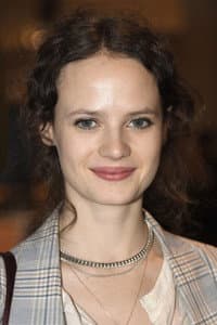 Jana McKinnon in Und keiner geht hin