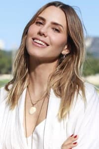 Lívia de Bueno in Paraísos Artificiais