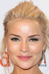 Anita Briem in La monja