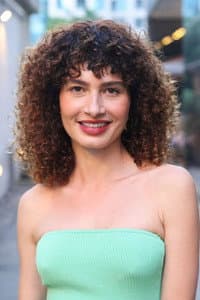 Letícia Puras in Onde Estamos Seguros