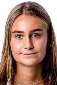 Olivia Schough in Kapten Seger
