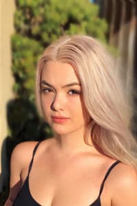 Sophie Giberson in Deadlocked
