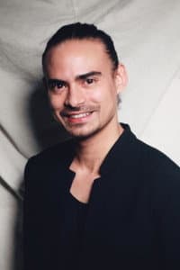 Ashraf Sinclair in Gol & Gincu