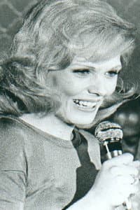 Conny Van Dyke in W.W. and the Dixie Dancekings