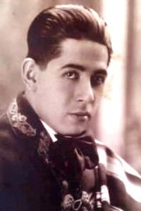 Miguel Contreras Torres in Almas tropicales