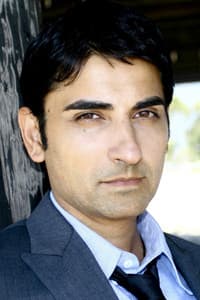 Akbar Kurtha in Esther Kahn