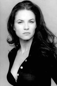 Elizabeth Barondes in The Girl Gets Moe