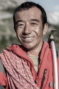 Sunar Bahadur Gurung in Guide À Tout Prix