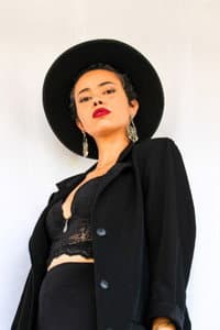 Maria Vitória Resende in NECROSHOP