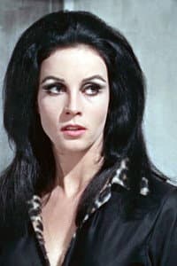 Barbara Angely in Las puertas del paraíso