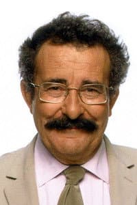 Robert Winston in Frankenstein: Birth of a Monster