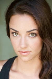 Hannah Richter in Bonejangles