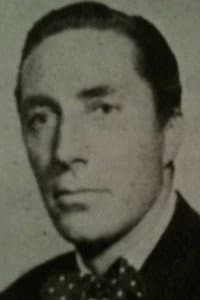 Tedd Pierce in I Love to Singa