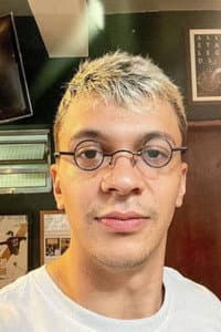 Júlio Cocielo in Em Pé na Rede: Comentando Histórias