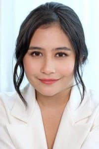 Prilly Latuconsina in Ketika Berhenti di Sini