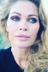 Laura von Lindholm in Under overfladen