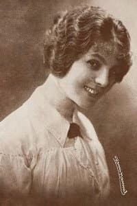 Suzanne Grandais in Les bretelles