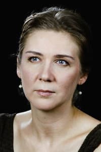 Yulianna Mikhnevich in Нашла коса на камень