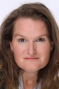 Lysser Kirstine Andersen in Fri bag låste døre