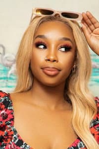 Candice Modiselle in Love, Sex and 30 Candles