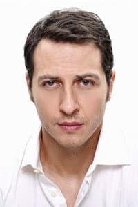 Ali Aksöz in Housewife