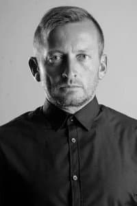 Dmitry Bogomolov in Noite Escura