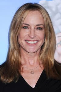 Amanda Wyss in Shakma