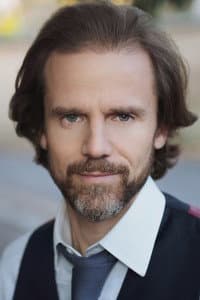 Ben Gardner Gray in Peluru Senja