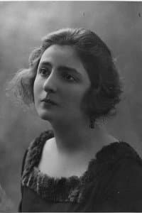 Hélène Darly in Hai-Tang