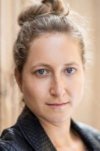Sarah Giebel in Alles Übel der Welt