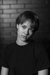 Elsi Sloan in Survival Guide for a Post-Apocalyptic Child (X)