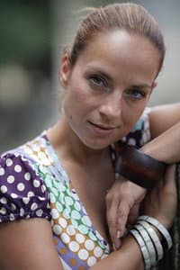 Sandra Lončarić in Žena s gumenim rukavicama